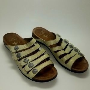 Dansko Women's leather Euro 40 US 10 nurse sandals